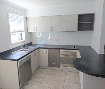 Modern Birkenhead Townhouse - Photo 2