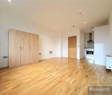 Studio to rent - Photo 3