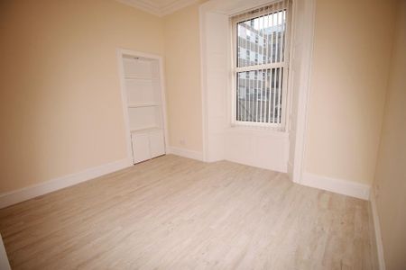 4 bedroom flat to rent - Photo 4