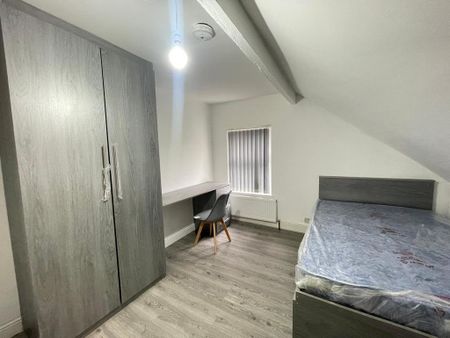 8 bedroom semi-detached house to rent - Photo 4