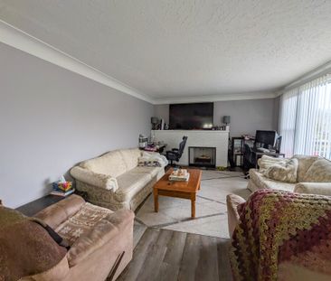 5-Bedroom House with Full In-Law Suite – St. Catharines! - Photo 3