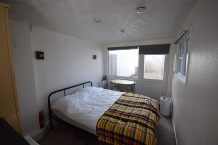 1 Bedroom Flat To Rent in Charminster - £600 pcm Tenancy Info - Photo 2