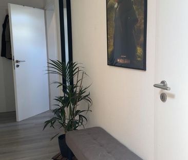 Dachgeschosswohnung inkl. Einbauküche und PKW-Stellplatz - Photo 1