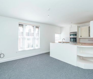 3 bedroom flat to rent - Photo 5