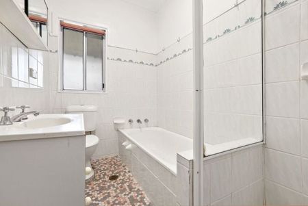 Cromer, 241 Fisher Road North - Photo 5