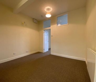 1 bedroom Flat To Let - Photo 2