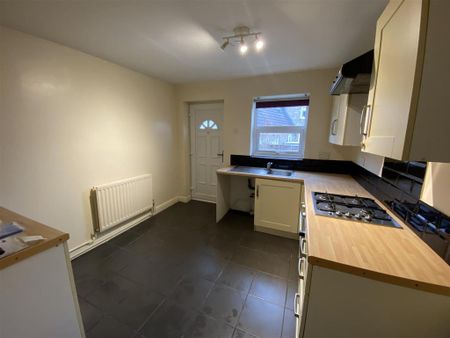 2 bedroom end of terrace house to rent - Photo 5