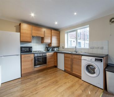 5 bed terraced house to rent in Hartford Court, Heaton, NE6 - Photo 3