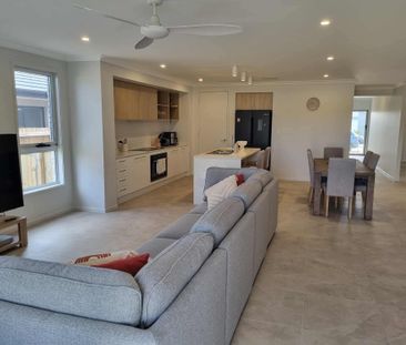 South Maclean - Photo 2