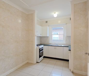 Family home in quiet location - Photo 5
