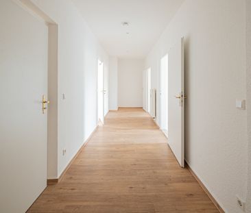 Groß, hell, frisch renoviert und sofort bezugsfertig. Schicke Altbauwohnung im "Hecht". - Photo 1