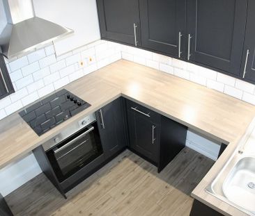 3 bedroom end of terrace house to rent - Photo 4