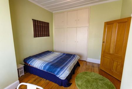 Sunny 3 Bedroom Devonport villa available January - Photo 3