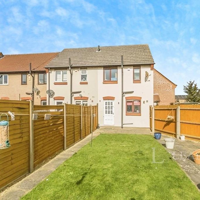 2 bedroom end of terrace house to rent - Photo 1