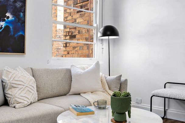 Art Deco allure with modern flair - Photo 1