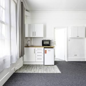 Studio to rent - Photo 2