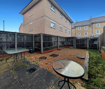 4 bedroom terraced house to rent - Photo 5