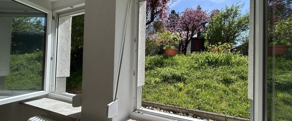 Helle und moderne Wohnung mit Blick ins Grüne - Foto 1