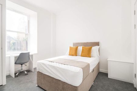 4 bedroom flat to rent - Photo 3