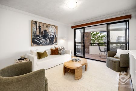 Enjoy the Best of New Farm Living – Spacious Unit on Prestigious Sydney Street - Photo 5