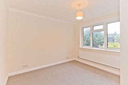 4 bedroom semi-detached house to rent - Photo 5