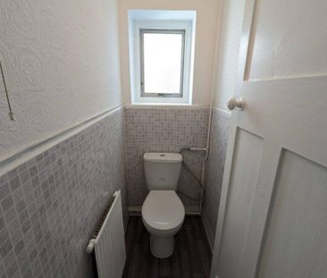 4 bedroom semi-detached house to rent - Photo 6