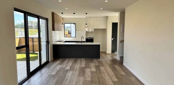 Four bedroom beauty! - Photo 2