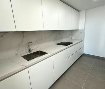 3 room luxury penthouse for rent in Estepona, Andalusia - Photo 2