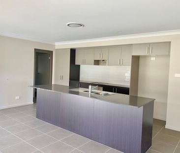 35 Plover Circuit, Aberglasslyn, NSW 2320 - Photo 5