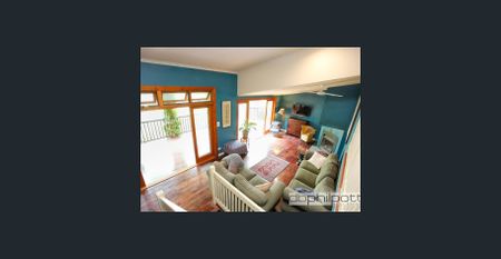 Rare offering on the rental market - Photo 3