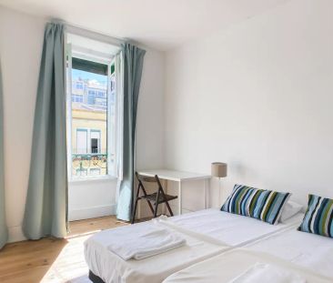 Room for rent in 6-bedroom apartment in Arroios, Lisbon - Foto 2