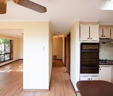 WHAT A LOCATION AND COSY PROPERTY TO CALL HOME!!! - Photo 5