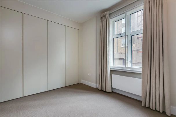 3 bedroom flat in 181 Sloane Street - Photo 1