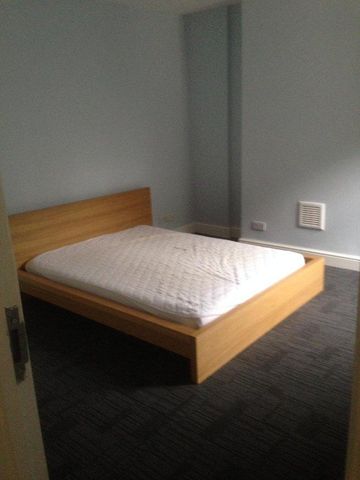 6 bedroom flat to rent - Photo 3