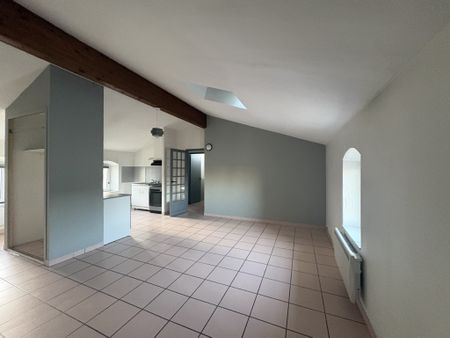 Location Appartement 2 pièces 49m² CASTELNAUDARY 11400 - Photo 2