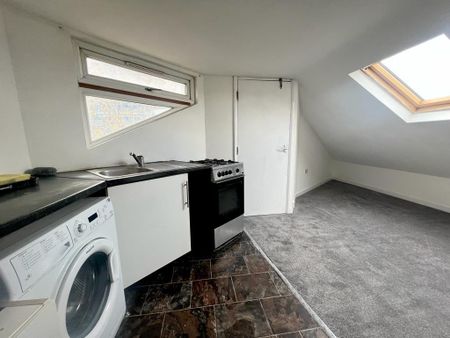 Studio Flat, Romford Road, E12 - Photo 2