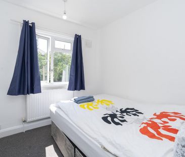 3 bedroom House To Let - Photo 5