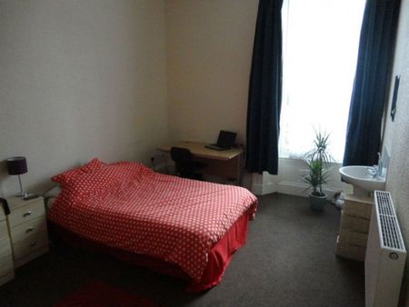 16 Bedrooms - Student House - Bradford - Photo 3