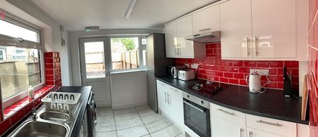 Furnished Room in Well Presented Shared Property – Garner Street - Photo 3