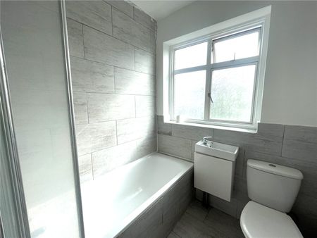 Norfolk Avenue, N13, London - Photo 2
