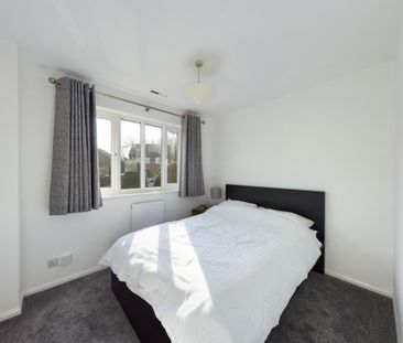 4 bedroom semi-detached house to rent - Photo 2