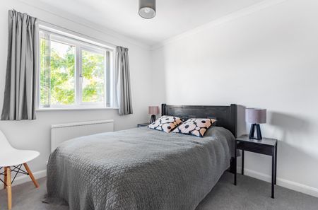 4 bedroom detached house to rent - Photo 4