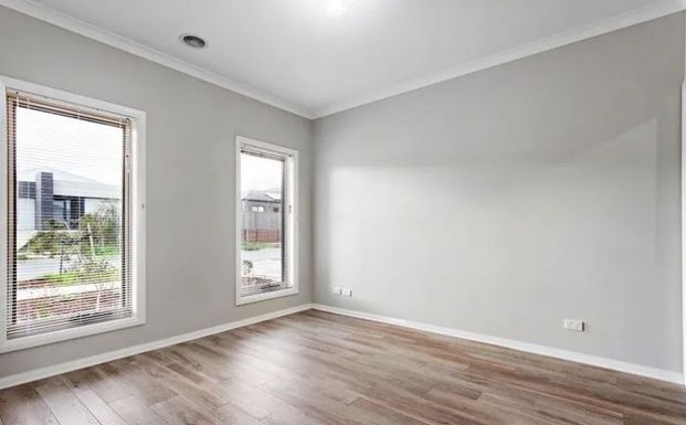 Charming Family Home in Cobblebank - Photo 1