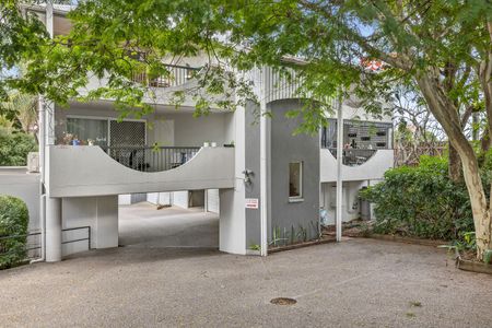 Low maintenance unit in ideal location - Photo 5