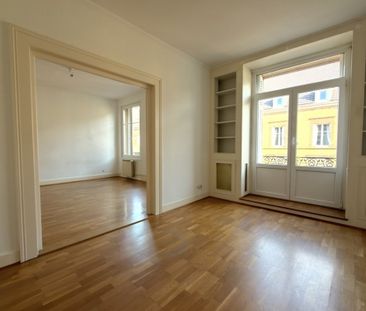 Appartement 4 pièces de 94 m2 situé Place de Bordeaux. - Photo 2