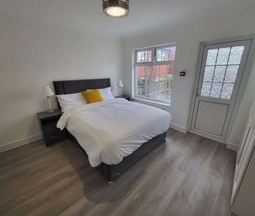 1 bedroom in a house share to rent - Photo 2