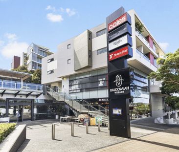 Superb Family Entertainer in Prized Locale - Photo 6