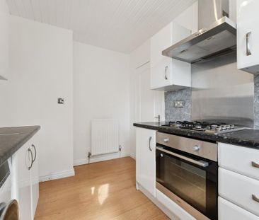 2 bedroom semi-detached house to rent - Photo 4