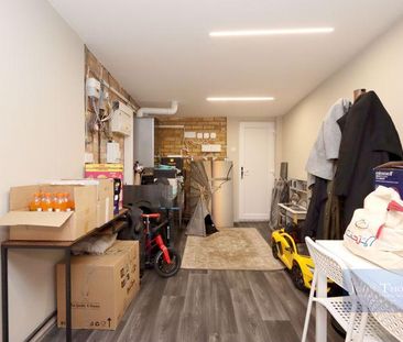 4 bedroom semi-detached house to rent - Photo 6