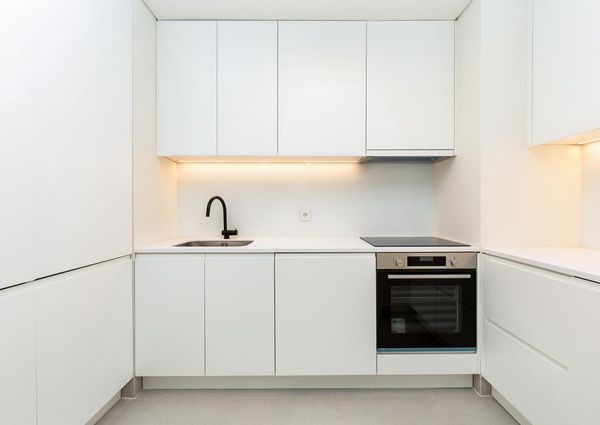 2 Bedroom Apartment with a view, Largo do Rato, Lisboa